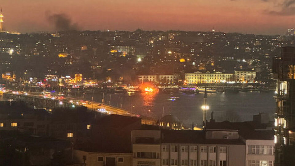 İki teknede çıkan yangın söndürüldü