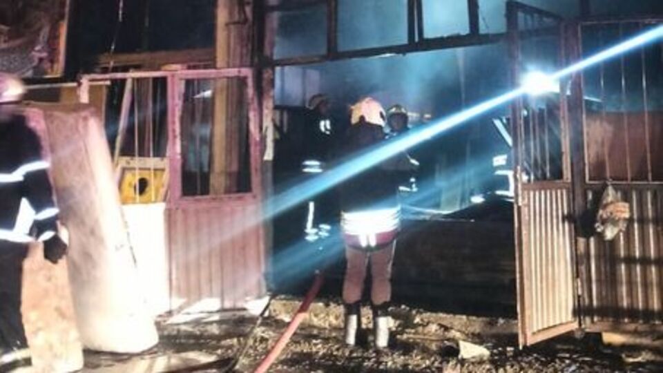 Mobilya imalathanesinde yangın çıktı