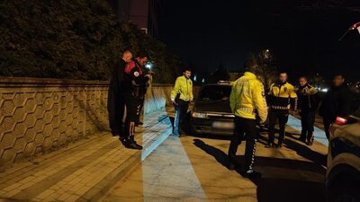 Ehliyetsiz ve alkollü sürücü uygulama noktasından kaçtı