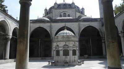 Kadın ve erkeğin yan yana teravih namazına inceleme