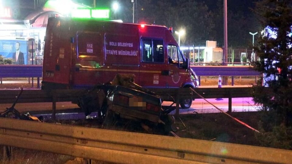 Bariyerlere çarptı! 3 can kaybı var