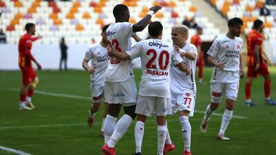 Ümraniyespor, Malatya'da gol oldu yağdı