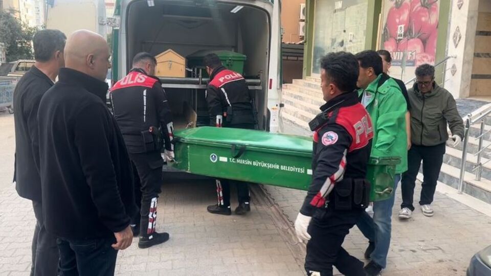 24 yaşındaki genç bahçede ölü bulundu