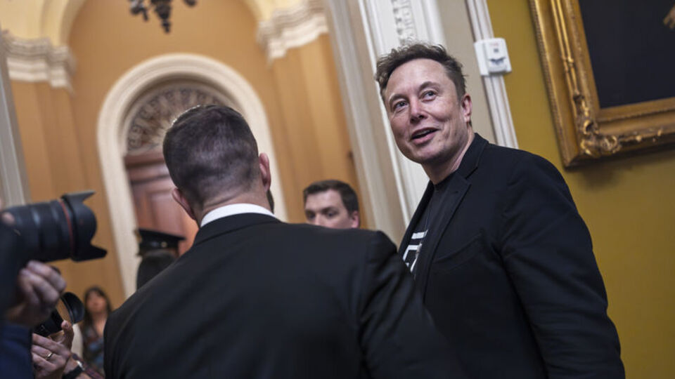 Elon Musk'tan Polonya Dışişleri Bakanı'na: Sessiz ol, küçük adam