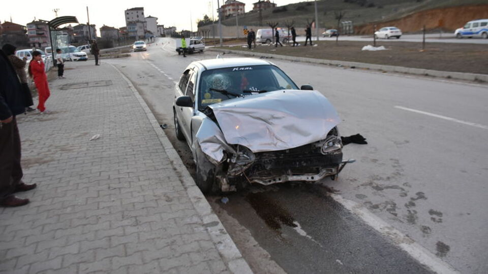 Sinop'ta iki otomobil çarpıştı: 3 yaralı