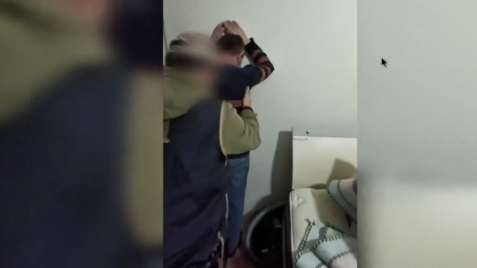 Siyasilere kumpas soruşturmasında FETÖ'cü amir yakalandı