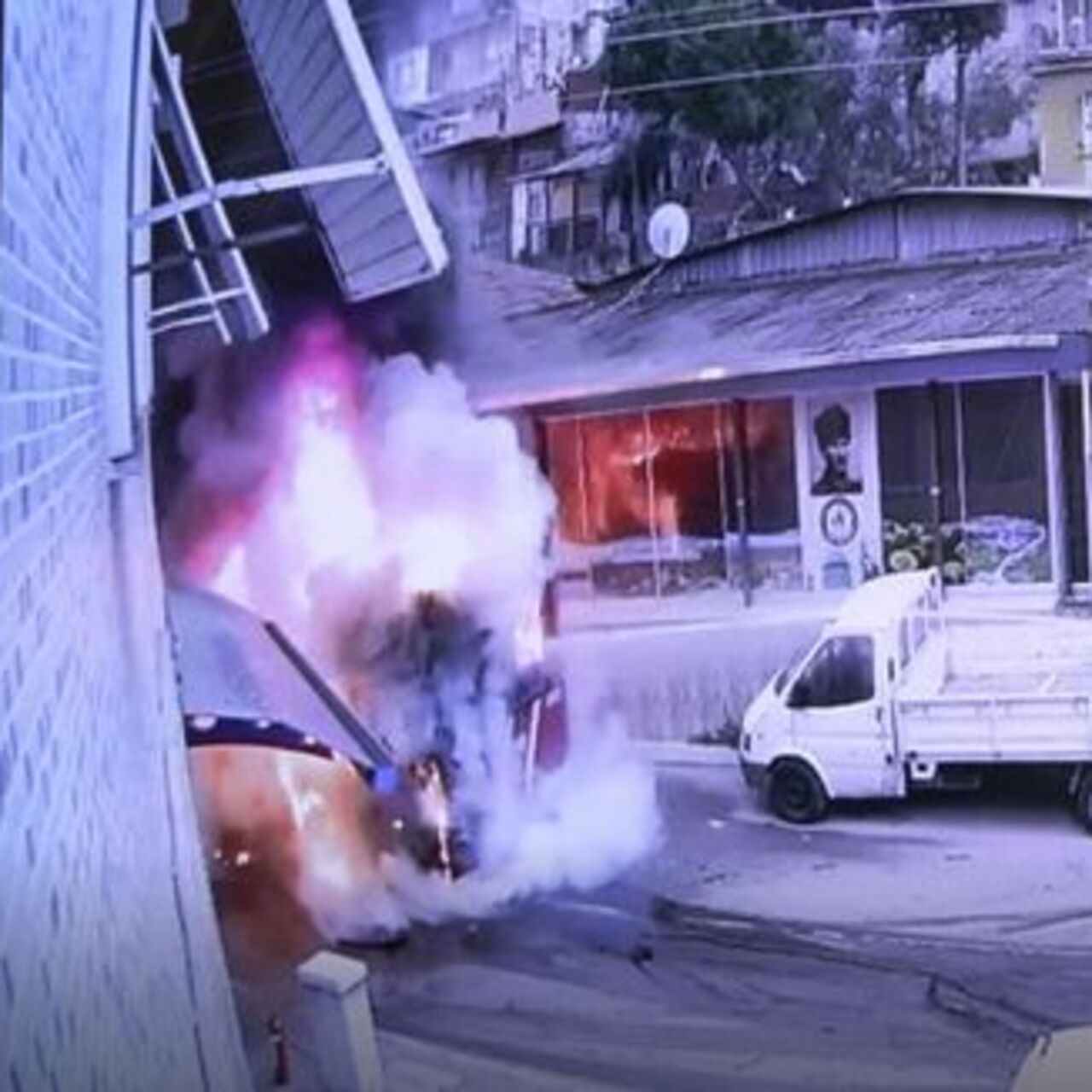 İzmir'de belediye otobüsü yandı