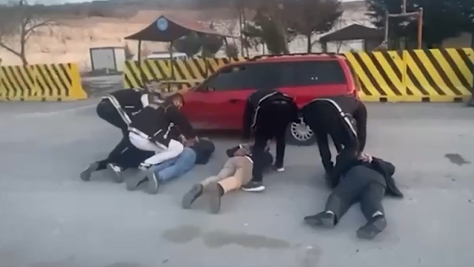 Hurma kutularına uyuşturucu gizlemişler