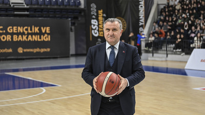 Bakan Bak, Okul Sporları finallerinde gösteri maçına çıkıyor