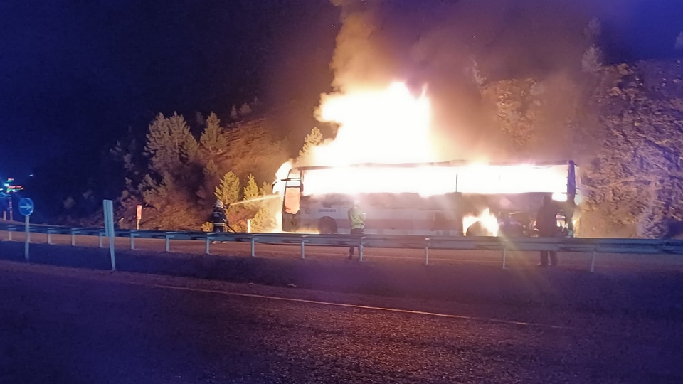 Otobüs alev topuna döndü!