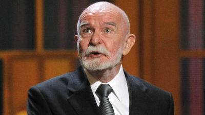 Ünlü yazar hayatını kaybetti