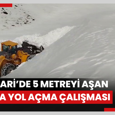 Hakkari’de 5 metreyi aşan karda yol açma çalışması