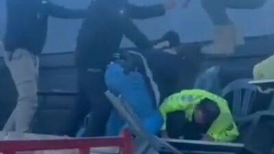 Kavgayı ayıran polise saldırı!