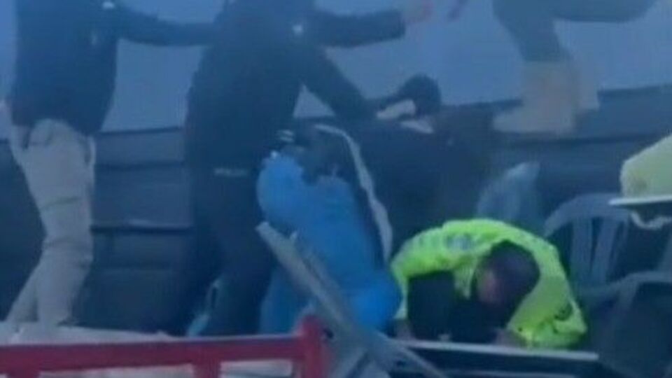 Kavgayı ayıran polise saldırı!