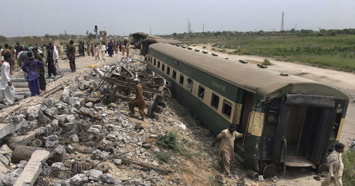 Pakistan'da tren saldırısı