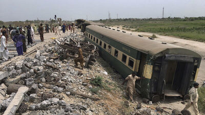 Pakistan'da tren saldırısı: 500 yolcu rehin!