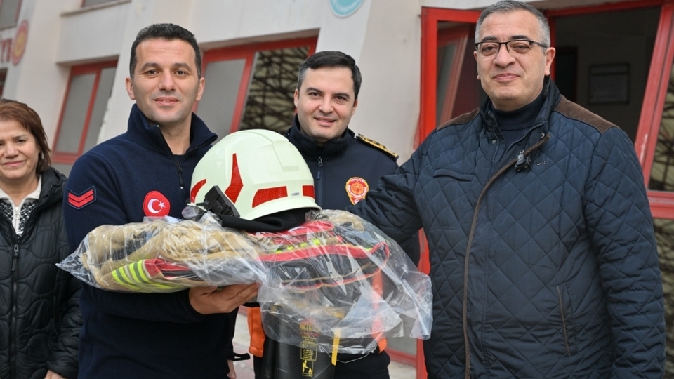 İtfaiye personeline koruyucu kıyafet