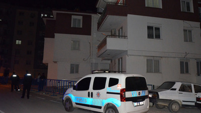 Mührü kırıp çökme riski olan binaya yerleştiler!