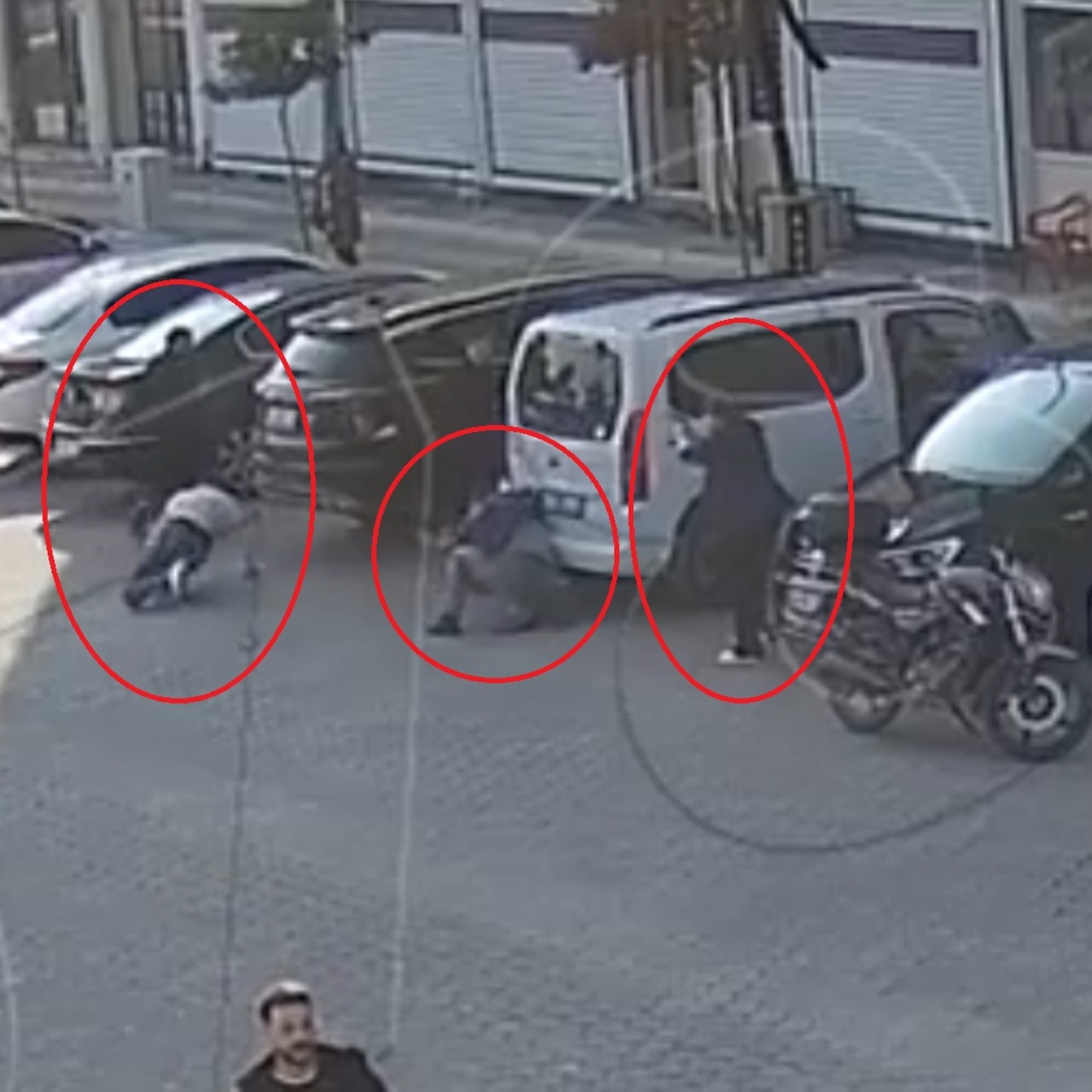 Kocasını silahla korumaya çalıştı!