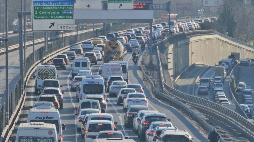 İstanbul'da trafik yoğunluğu yaşanıyor