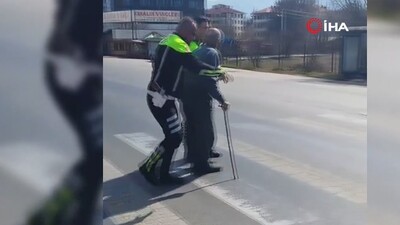 89 yaşındaki sürücü trafiği felç etti