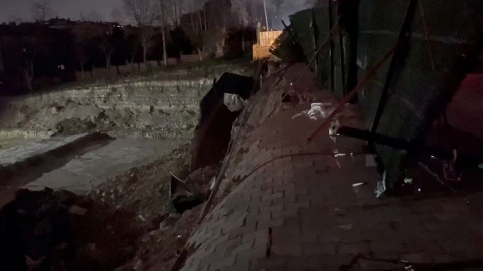 İnşaat çalışması sırasında yol çöktü