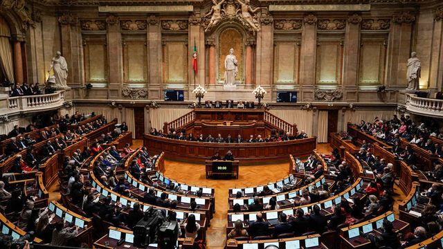 Portekiz'de hükümet düştü