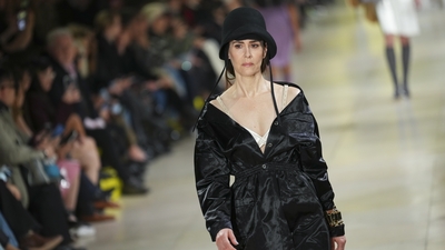 50 yaşında ilk kez modellik yaptı