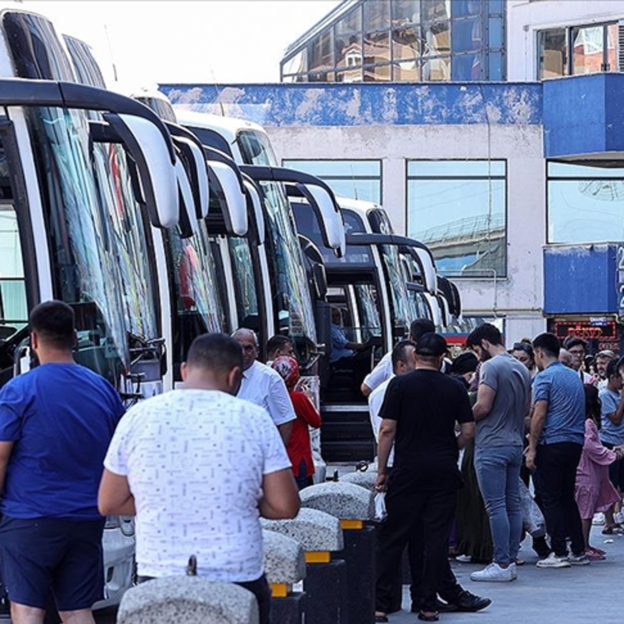 Otobüs ve uçağa bayram zammı