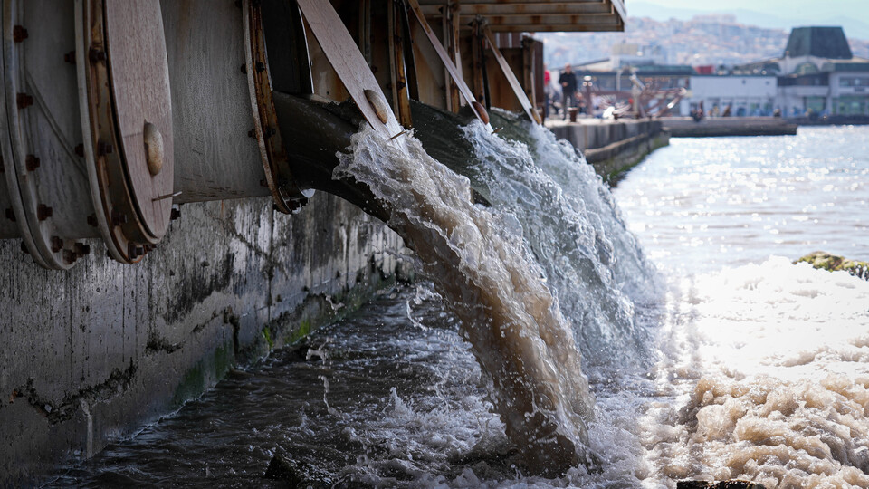 İZSU'ya 3.3 Milyon TL atık su cezası