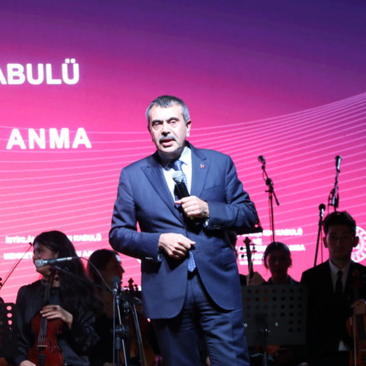 'Önümüzdeki yüzyıl gençlere emanet'