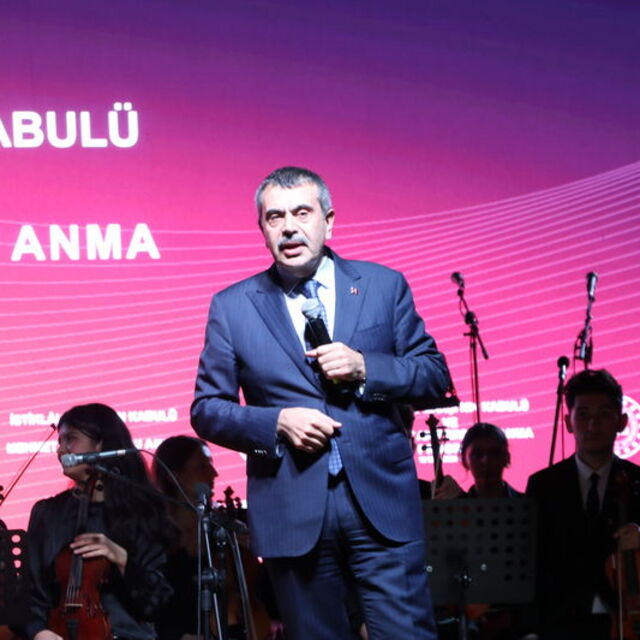 'Önümüzdeki yüzyıl gençlere emanet'