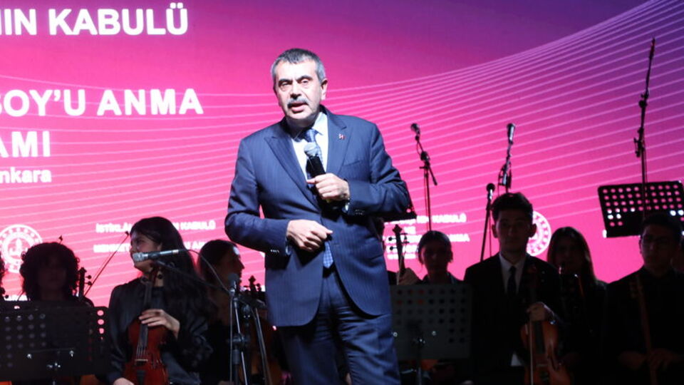 'Önümüzdeki yüzyıl gençlere emanet'