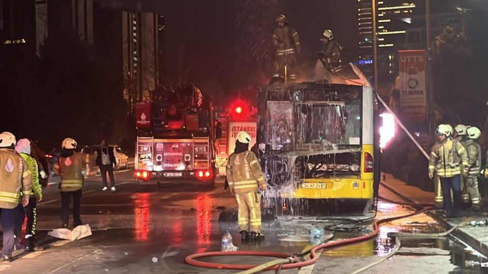 İETT otobüsü alev aldı