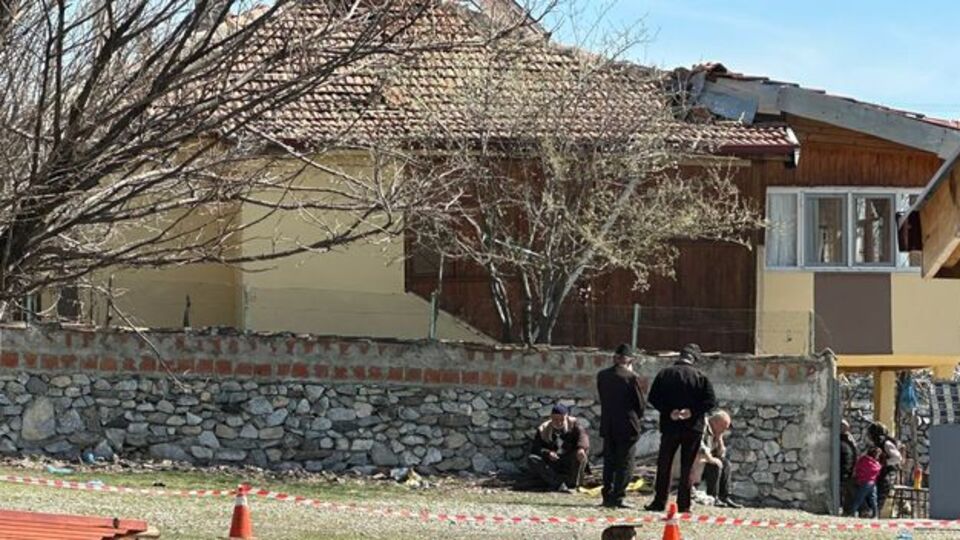 Yaşlı kadını 8 kez bıçaklayıp cesedini yaktılar! Gasp vahşeti!