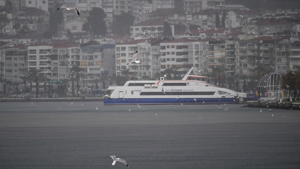 İzmir'de vapur seferleri yeniden başladı