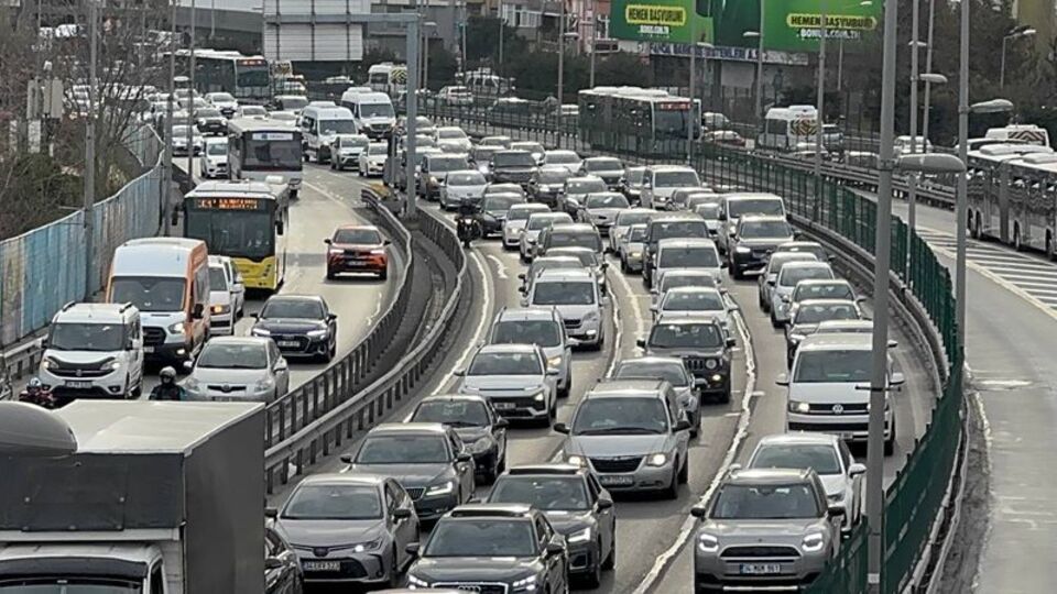 İstanbul'da trafik yoğunluğu yaşanıyor