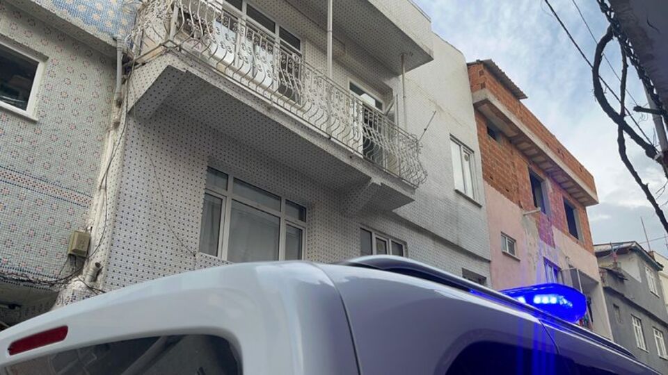 Temizlediği tabanca ateş aldı