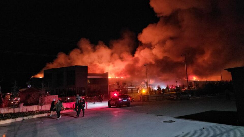 Çorum'da gıda fabrikasında yangın çıktı