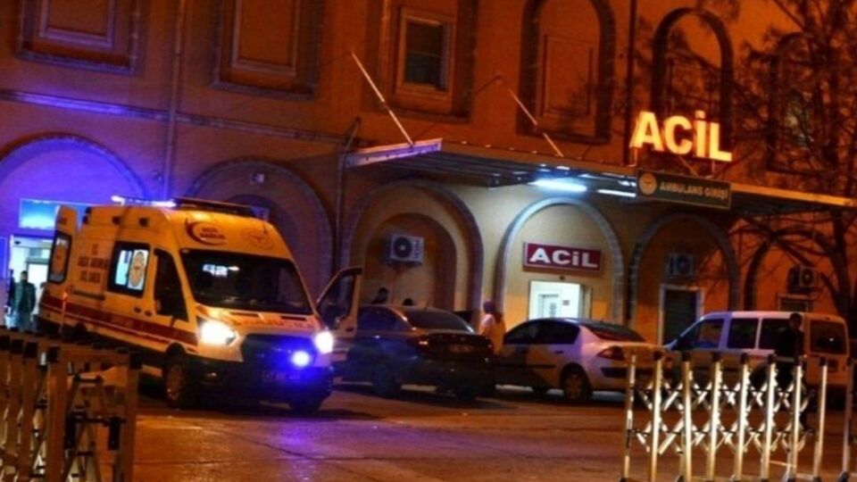 Elektrik direğinde akıma kapıldı