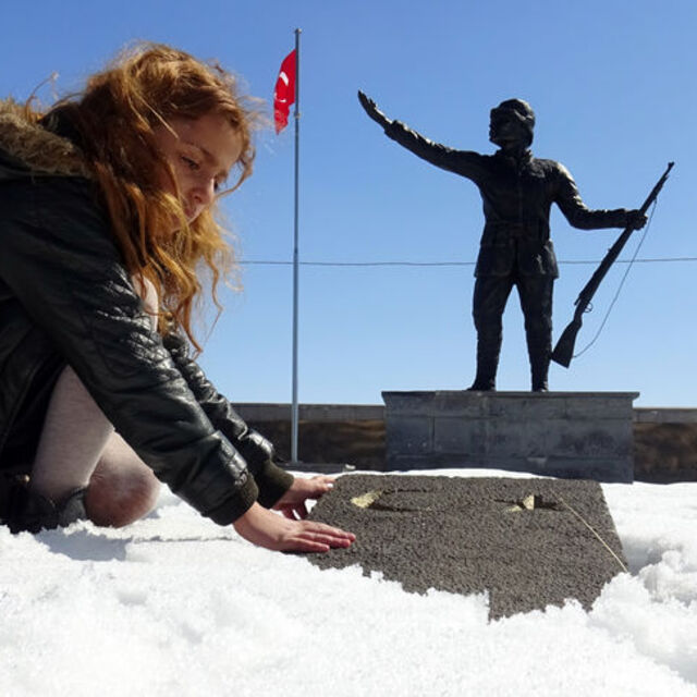 Kars'ta "Şehitlere vefa ve tarihi bilinç" gezisi