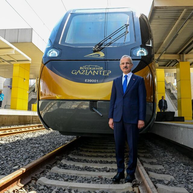 İlk Milli Banliyö Tren raylara çıktı