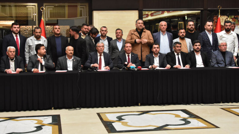 YRP'li iki belediye başkanı istifa etti