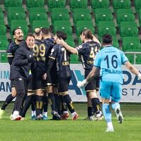 Bandırmaspor sahasında on kişiyle kazandı!