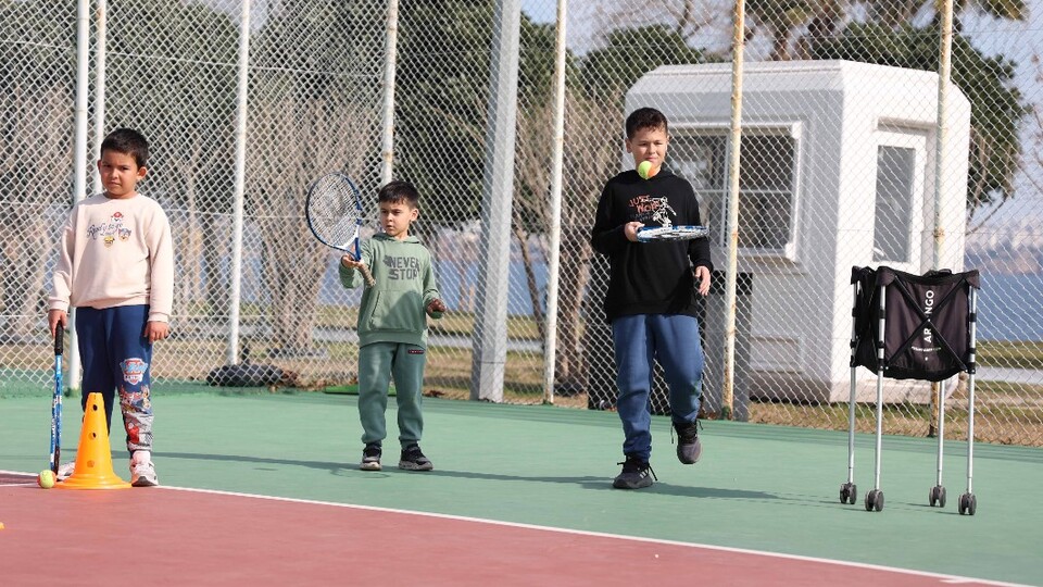 Antalya'da ücretsiz tenis eğitimi
