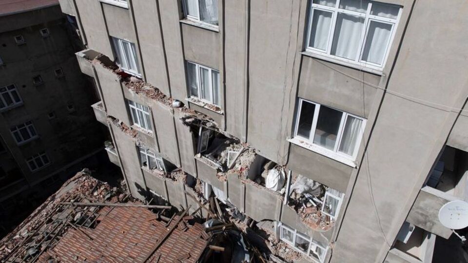 Tahliye edilen bina sakinlerine daire