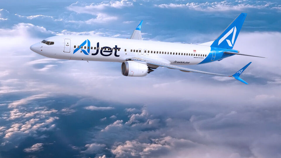 2 aylık bebek fenalaştı! Uçak acil iniş yaptı!