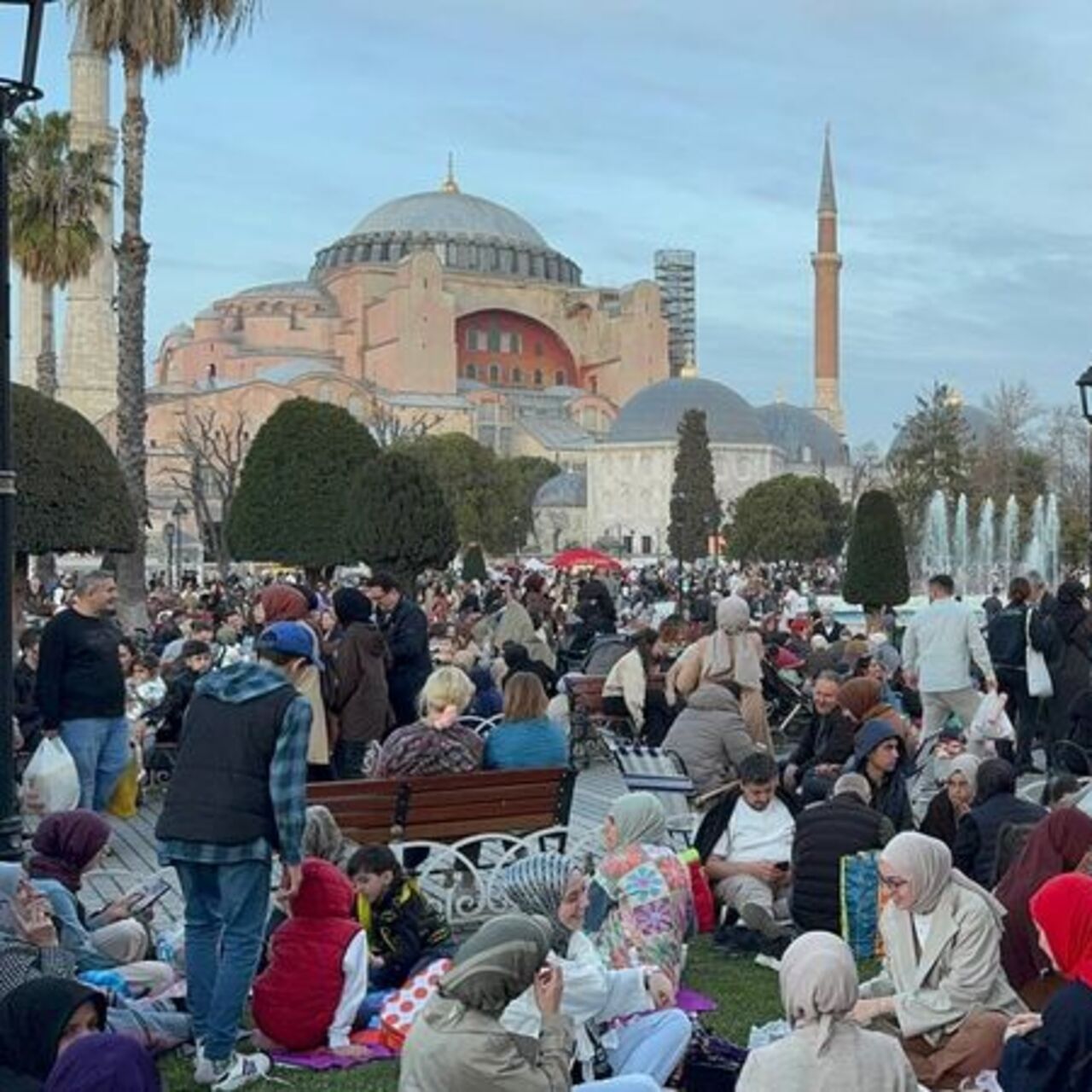 İstanbulluların güzel havada iftar keyfi