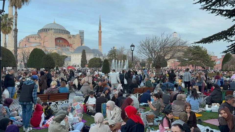 İstanbulluların güzel havada iftar keyfi
