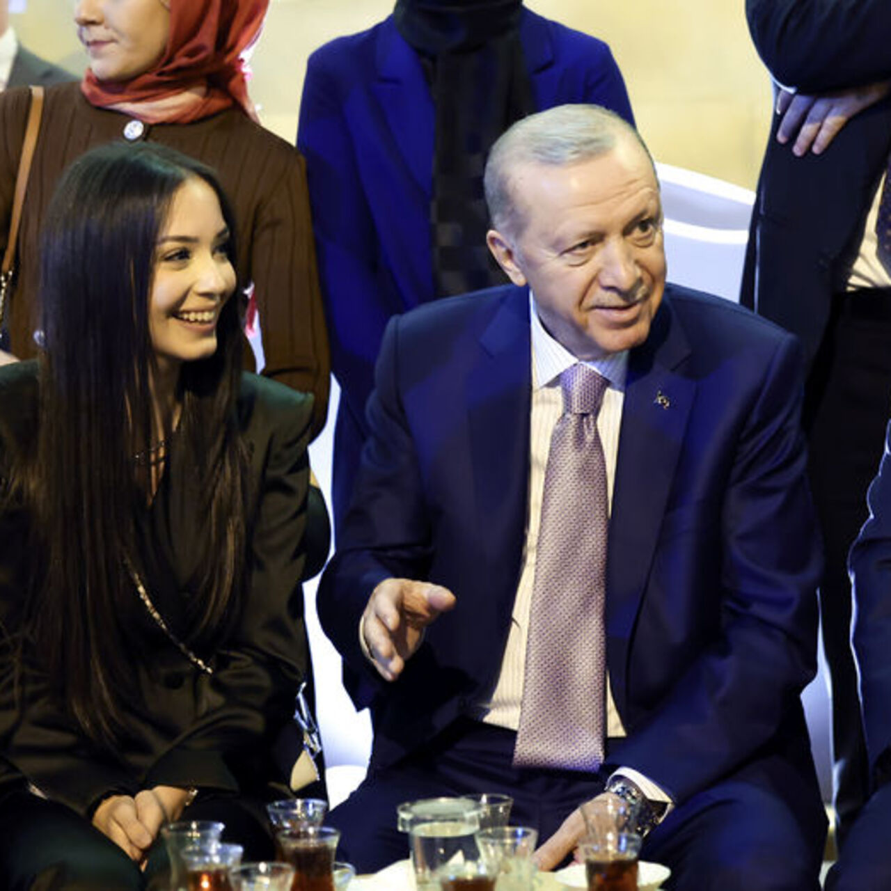 Gençlerle bir arada